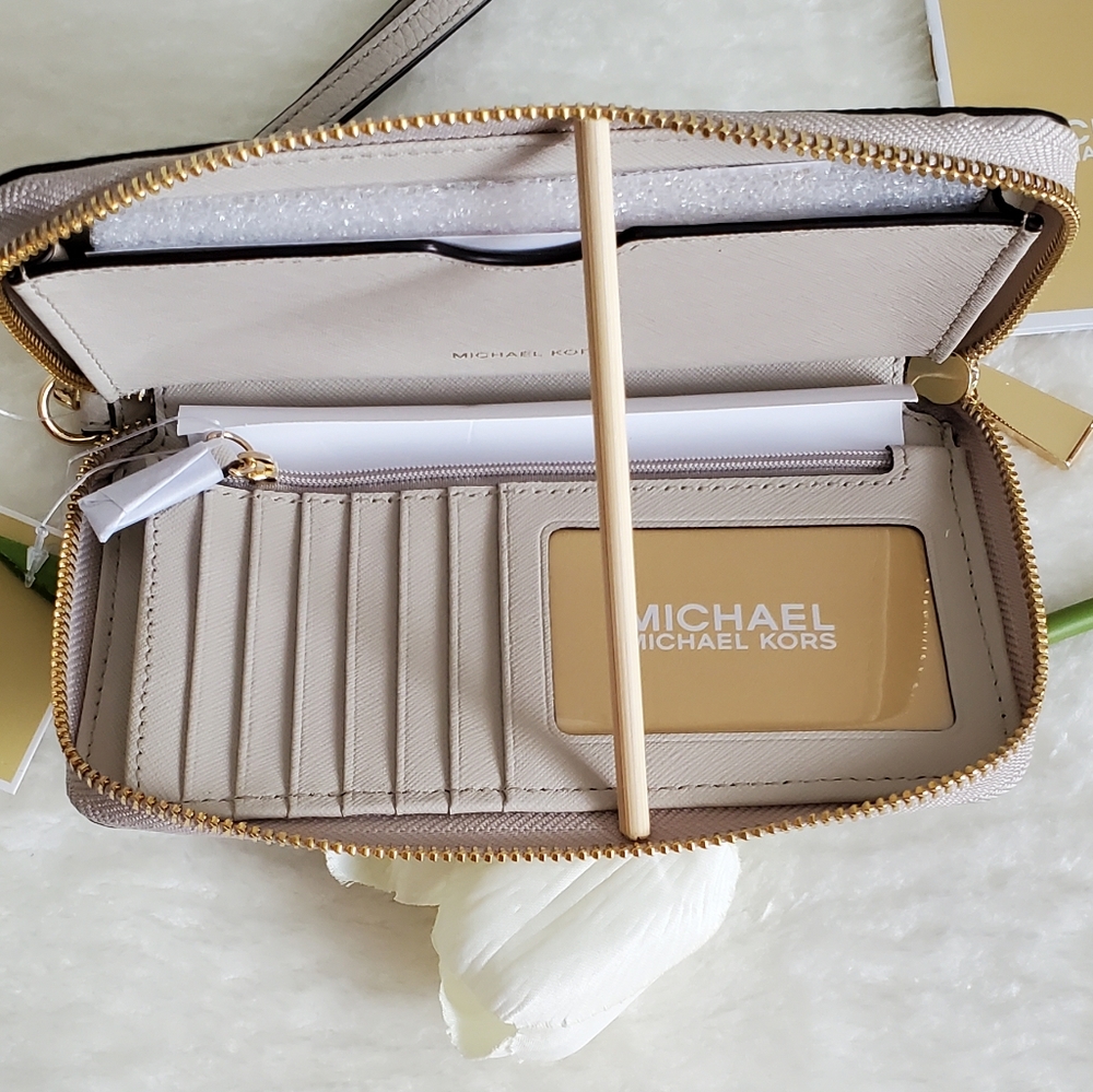 ♥️Beautiful♥️MICHAEL KORS WALLET/PHONE CASE - Picture 8 of 15